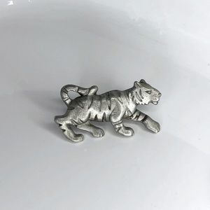 Vintage signed JJ tiger/lion pin